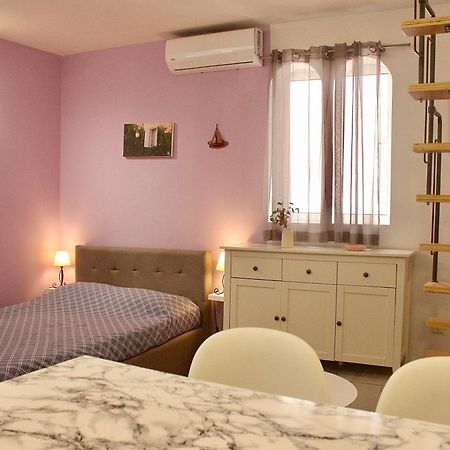 Klarisa City Center Apartment With Terrace Split Exterior photo